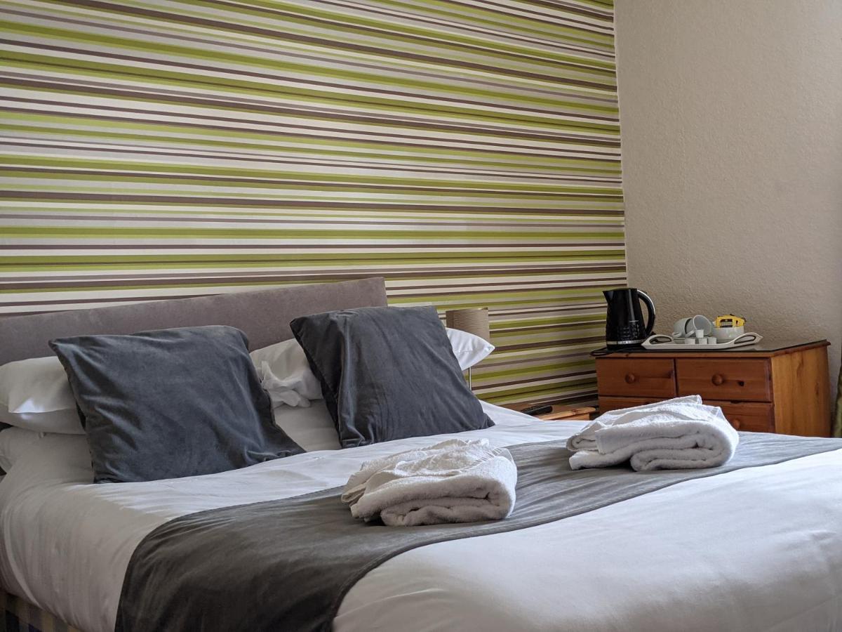 Crown Hotel Langholm Bagian luar foto