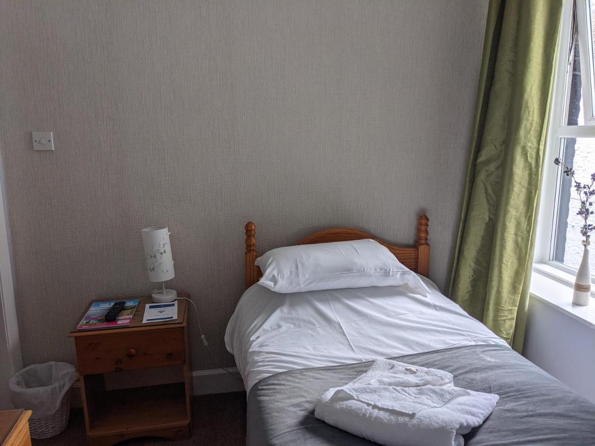 Crown Hotel Langholm Bagian luar foto