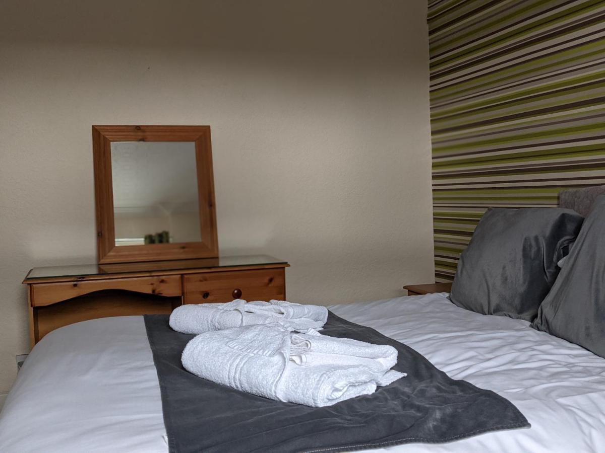 Crown Hotel Langholm Bagian luar foto