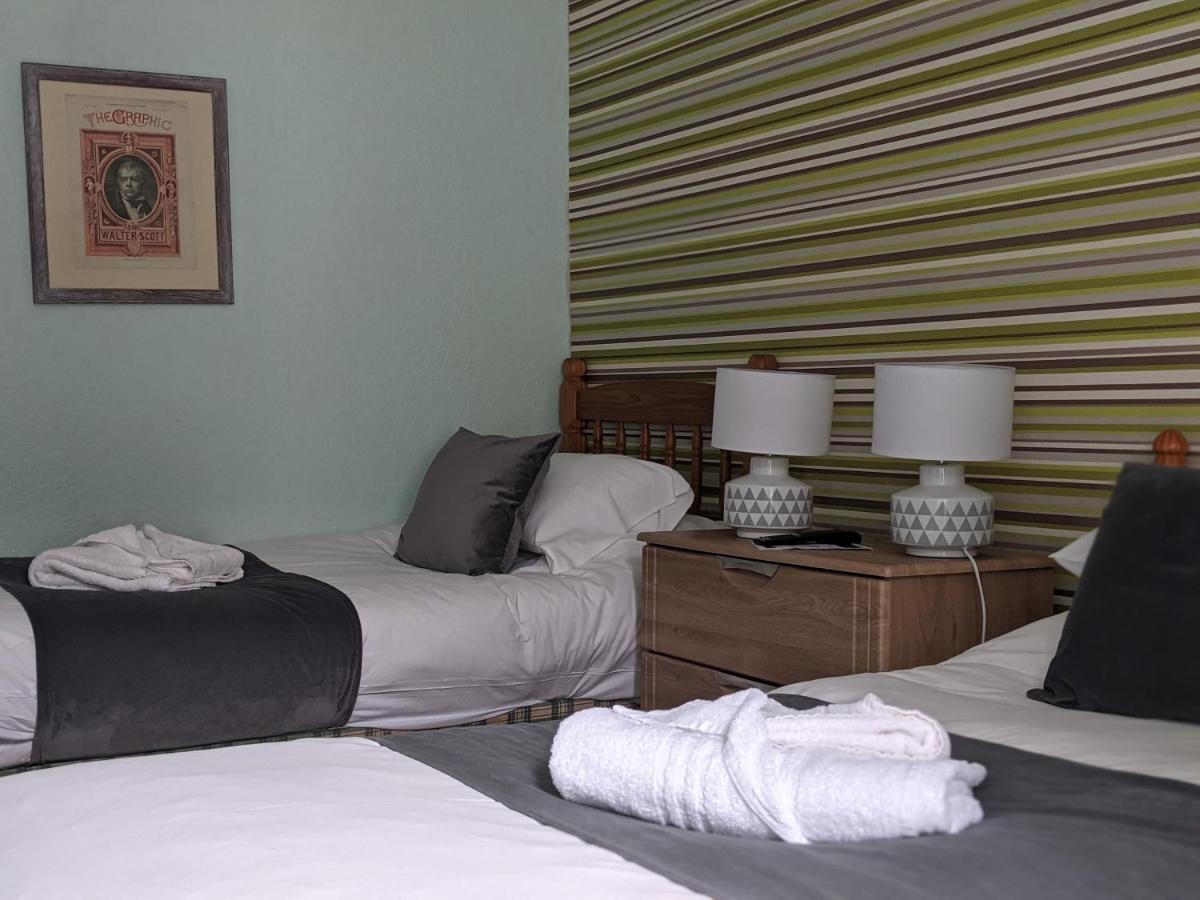 Crown Hotel Langholm Bagian luar foto