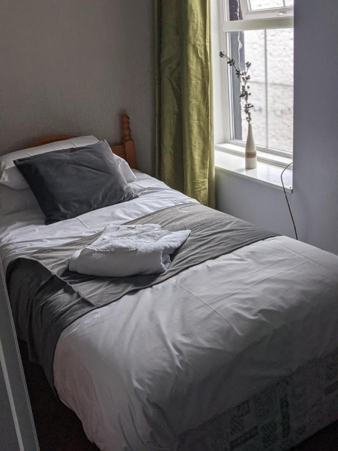 Crown Hotel Langholm Bagian luar foto